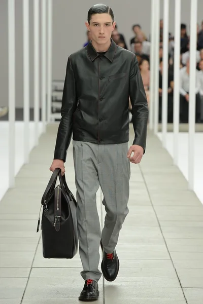 Look 10